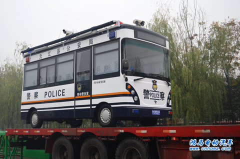 云南玉溪：鴻馬移動警務室首發(fā)元江